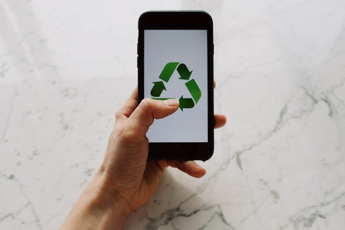 recycling sign on smartphone screen
