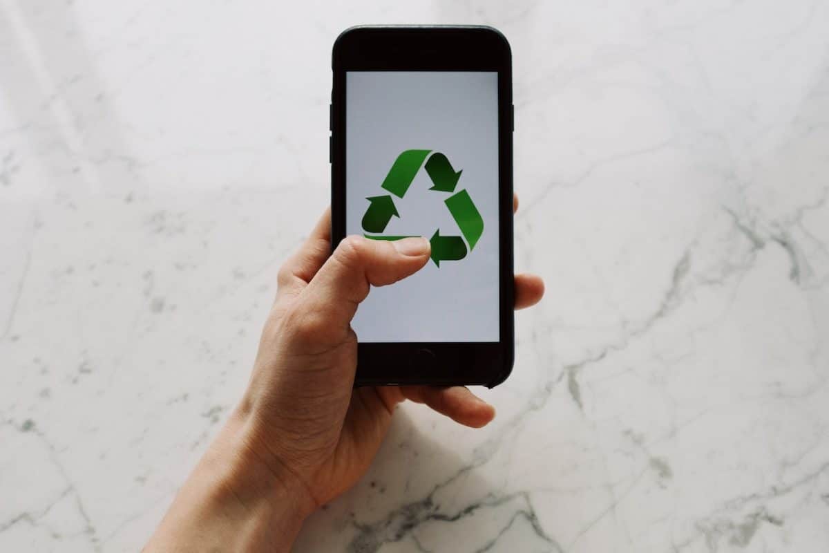 recycling sign on smartphone screen - Atlanta Green Recycling +1-404-666-4633 The Top Reasons Why You Should Consider IT Recycling, Atlanta Green Recycling +1-404-666-4633