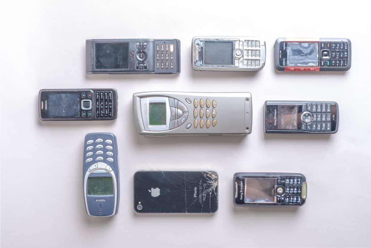 broken cellphones - Atlanta Green Recycling +1-404-666-4633 What Is E-Waste and What Can You Do with It? Pt. 2, Atlanta Green Recycling +1-404-666-4633