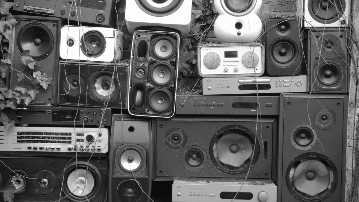john-de-jong-GGoy4as1kZg-unsplash - Atlanta Green Recycling +1-404-666-4633 Unlock the Full Potential of Electronics Recycling in Atlanta, Atlanta Green Recycling +1-404-666-4633