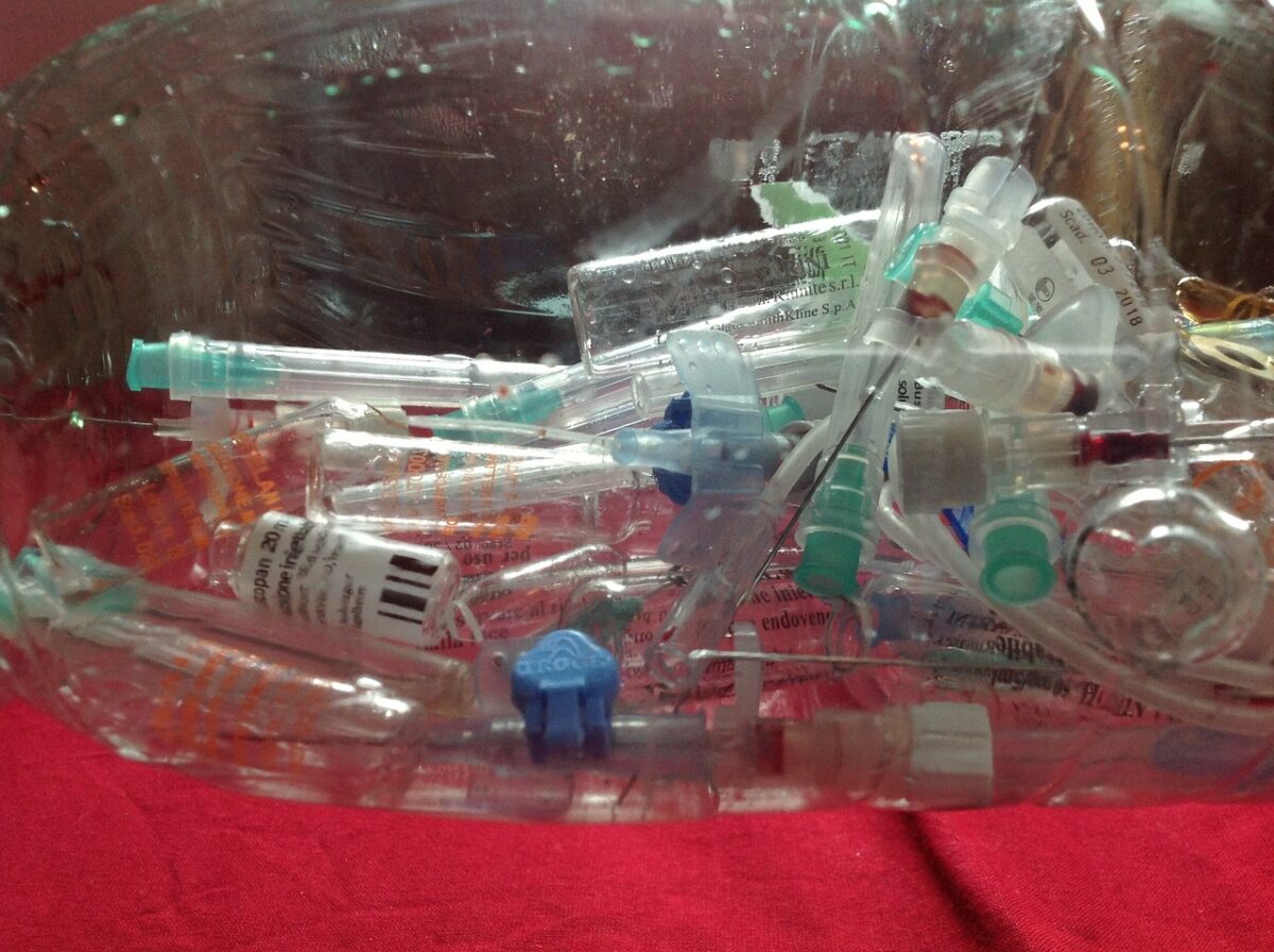 syringes-g6459c2e5e_1280 - Atlanta Green Recycling +1-404-666-4633 Must-Know Guide to Safe and Legal Disposal of Medical Equipment, Atlanta Green Recycling +1-404-666-4633